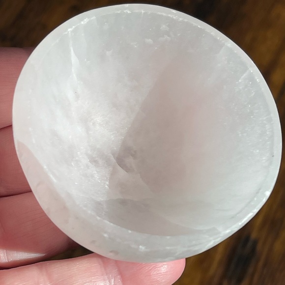 Genuine selenite hand carved bowl - 2 3/4” - Picture 12 of 13